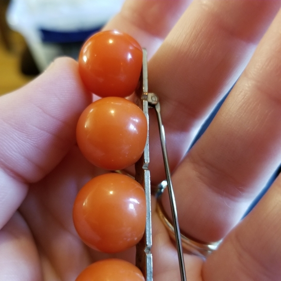 Relisted -Vintage Bakelite ball brooch orange tested row - Picture 11 of 11